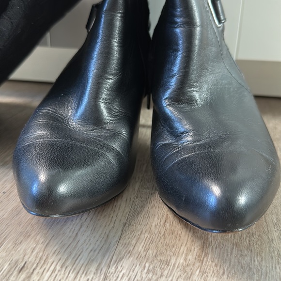 🎩 Coach pointed toe black boots size 6 embossed - Picture 8 of 11
